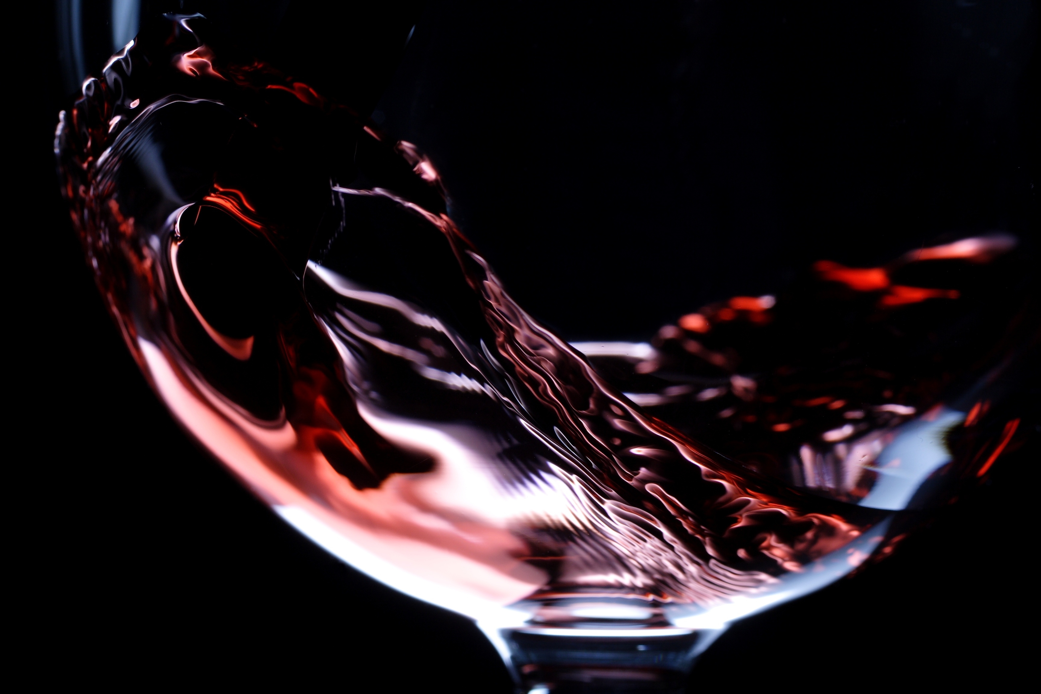 wine-red-glass-glass-liquid-macro